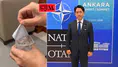 NATO Zirvesi'nde Japon Bakan'ın dikkatini çeken detay: "İlk başta mum sandım"