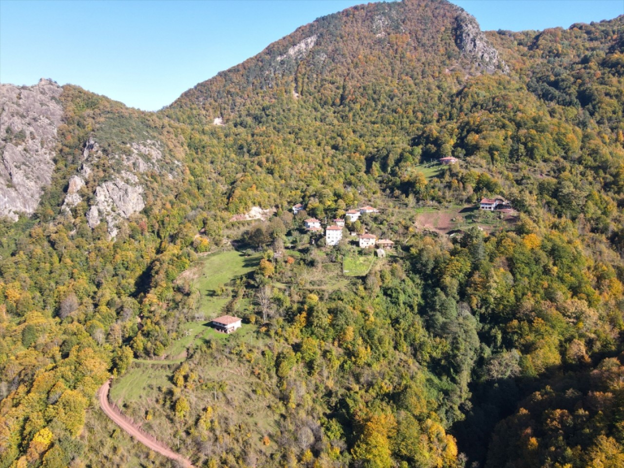 Kastamonu'daki Loç Vadisi ziyaretçilerini sonbahar renkleriyle ağırlıyor 6