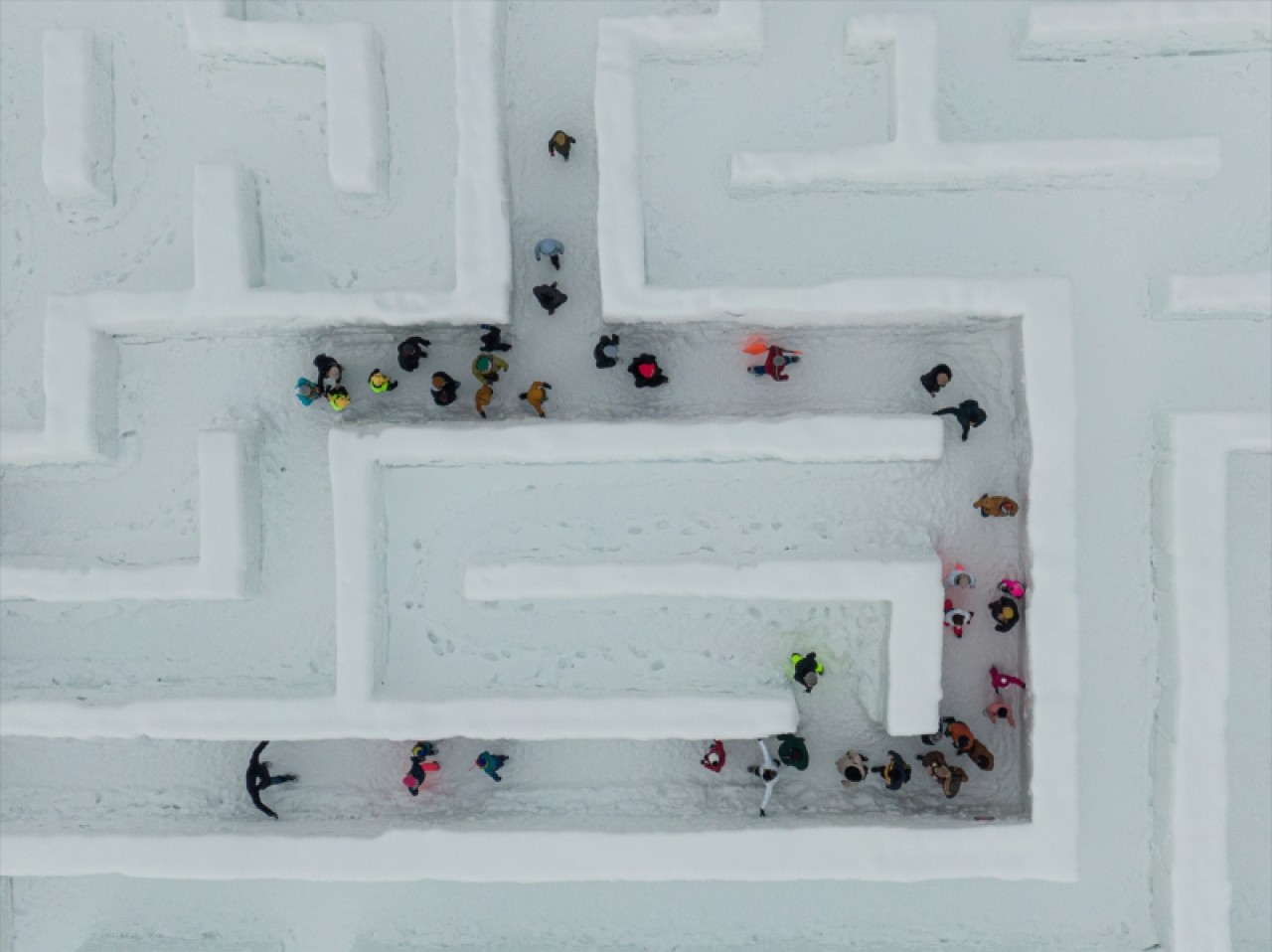 Polonya'da dünyanın en büyük kar labirenti ziyaretçilerini ağırlıyor 3