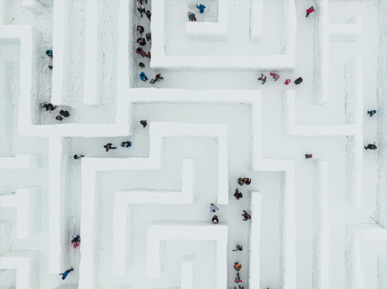Polonya'da dünyanın en büyük kar labirenti ziyaretçilerini ağırlıyor 11