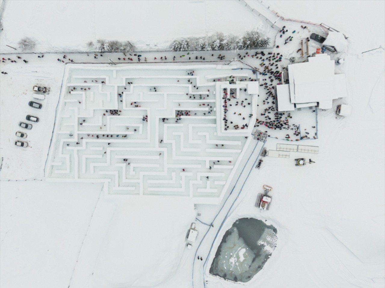 Polonya'da dünyanın en büyük kar labirenti ziyaretçilerini ağırlıyor 14