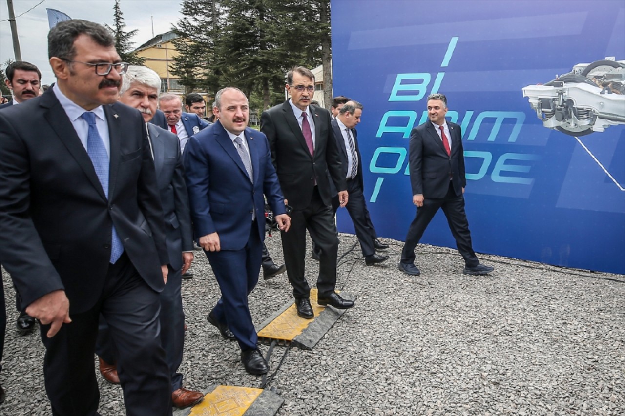 Yerli ve milli elektrikli lokomotif raylara indiriliyor 2