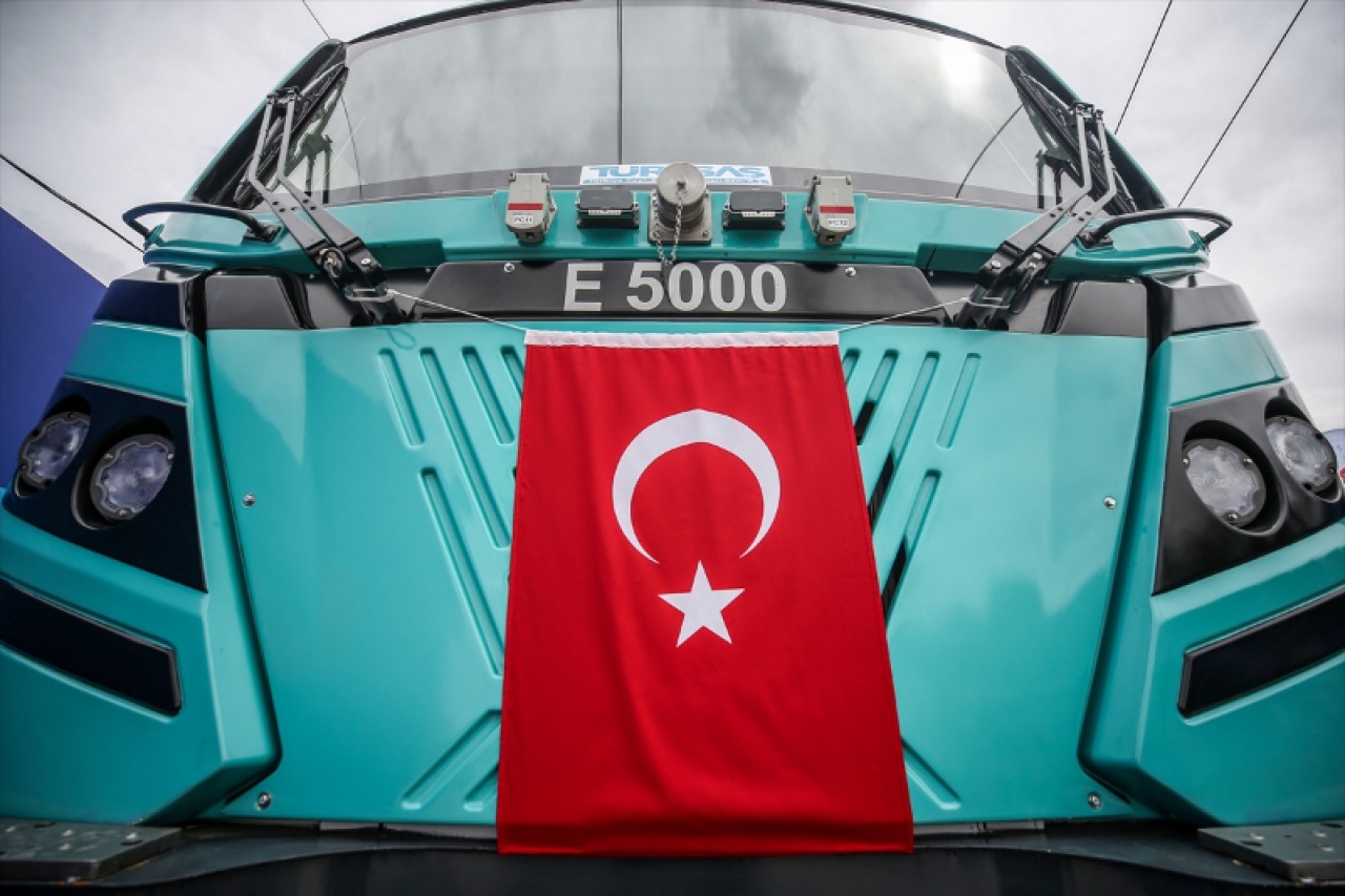 Yerli ve milli elektrikli lokomotif raylara indiriliyor 17