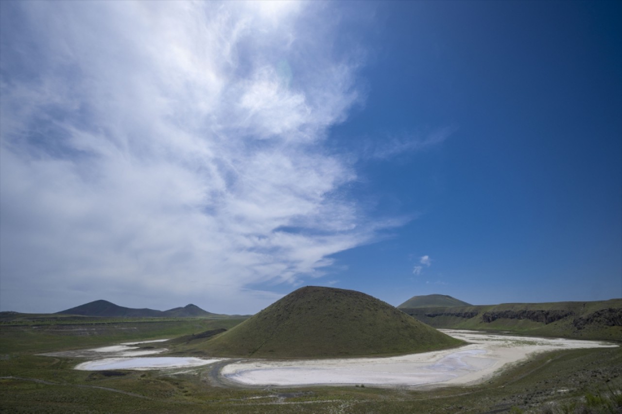 Kuraklığın gölgesindeki Meke Gölü 1