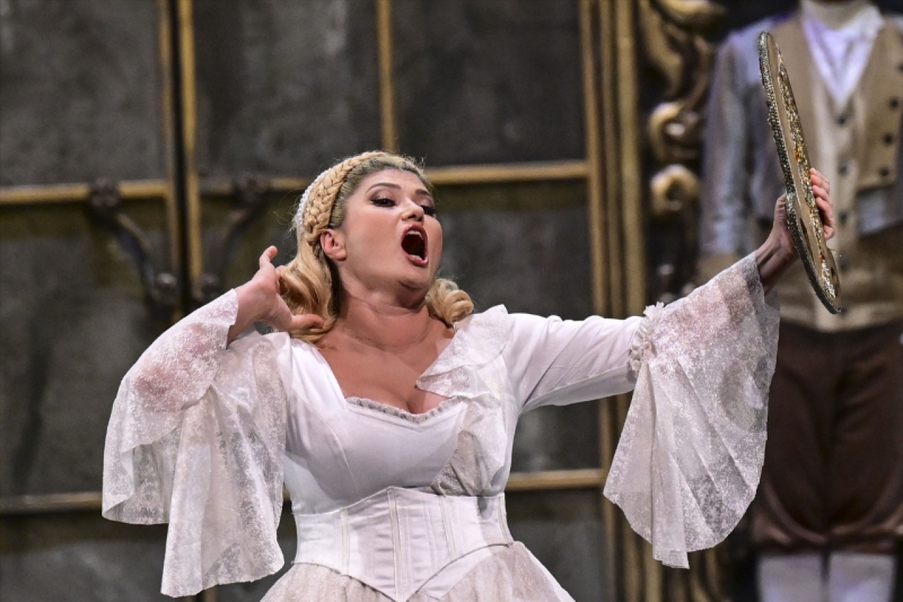 ADOB yeni sanat sezonunda perdesini "Andrea Chenier" operasıyla açtı 1