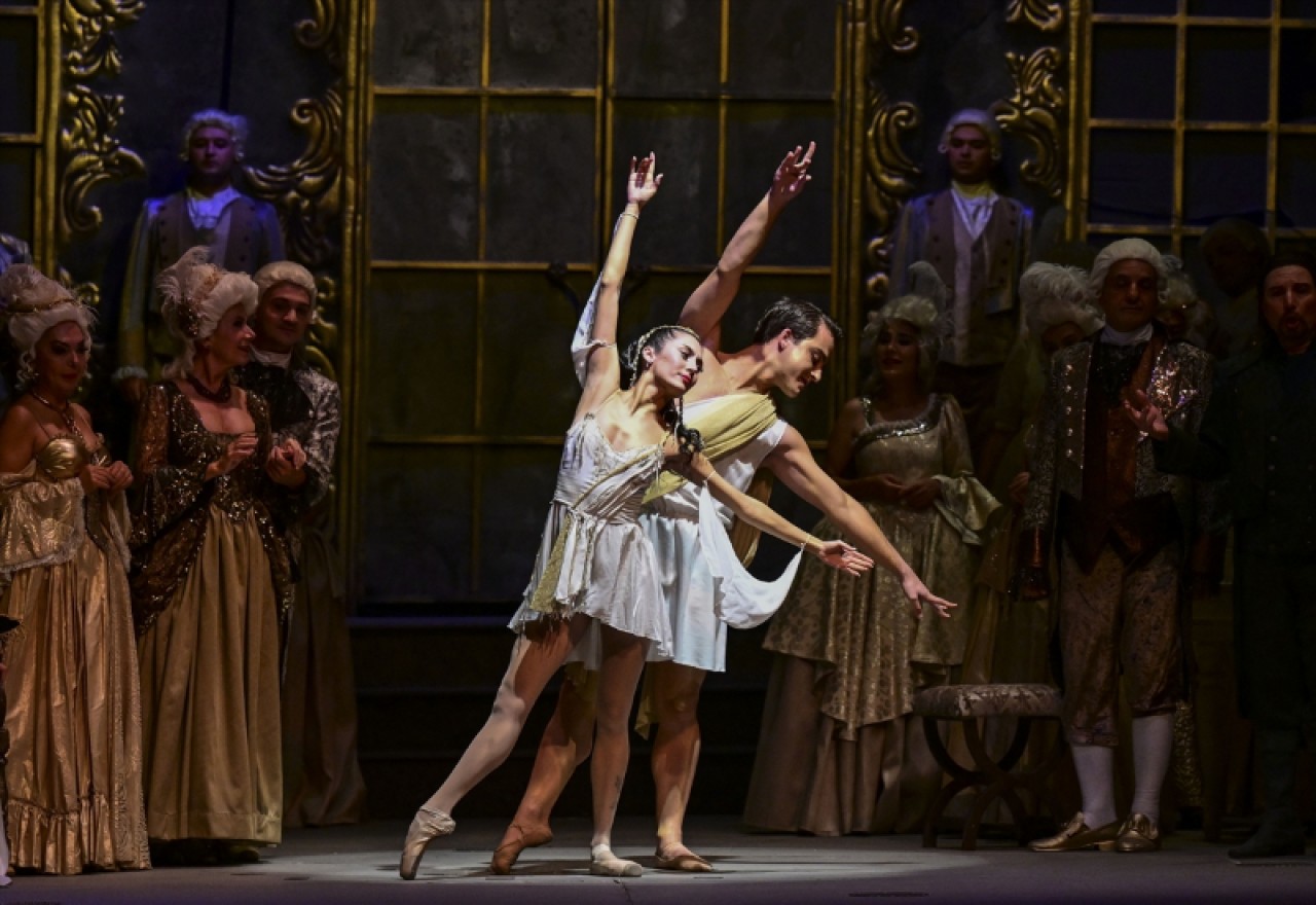 ADOB yeni sanat sezonunda perdesini "Andrea Chenier" operasıyla açtı 2