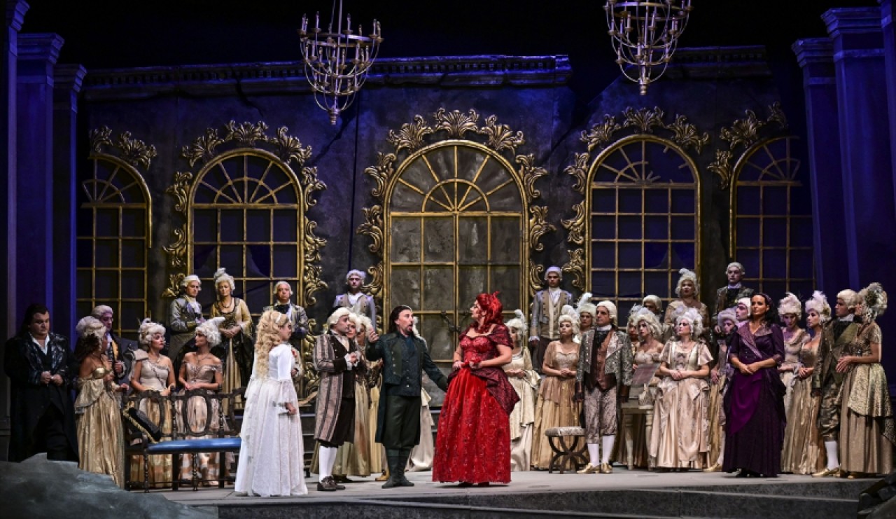 ADOB yeni sanat sezonunda perdesini "Andrea Chenier" operasıyla açtı 10