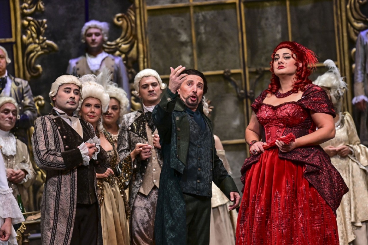 ADOB yeni sanat sezonunda perdesini "Andrea Chenier" operasıyla açtı 16
