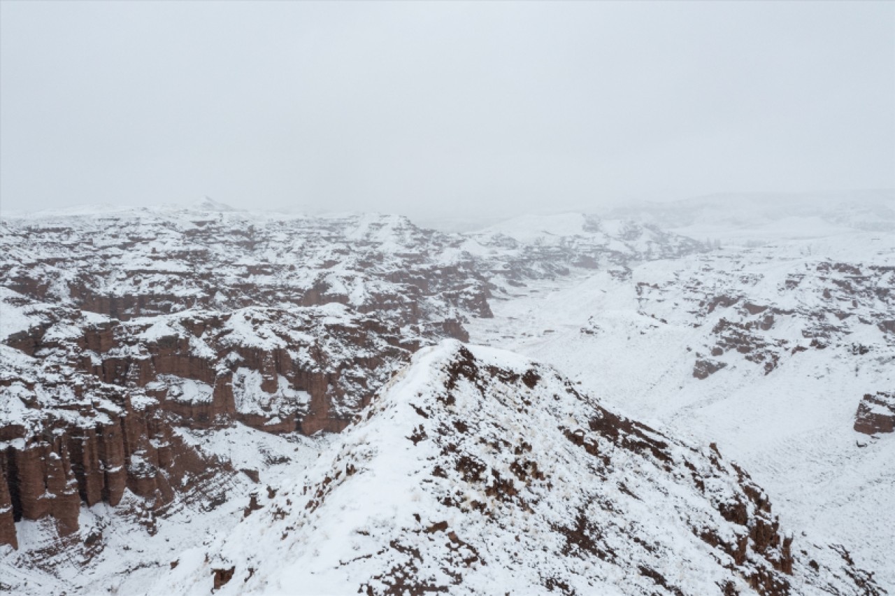 Erzurum'daki Narman Peribacaları beyaza büründü 2