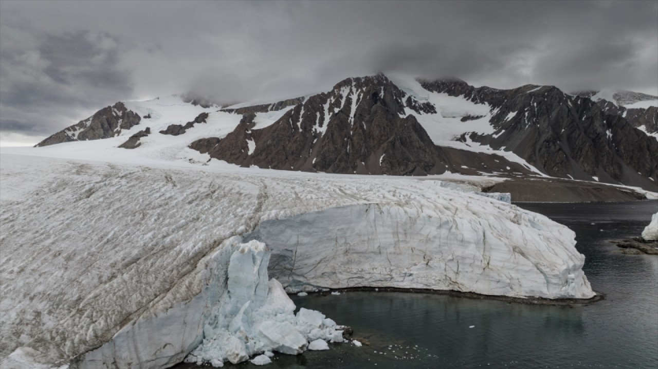 Türk bilim insanlarından yeni rapor: Antarktika'da Türkiye büyüklüğünde buz eridi 12