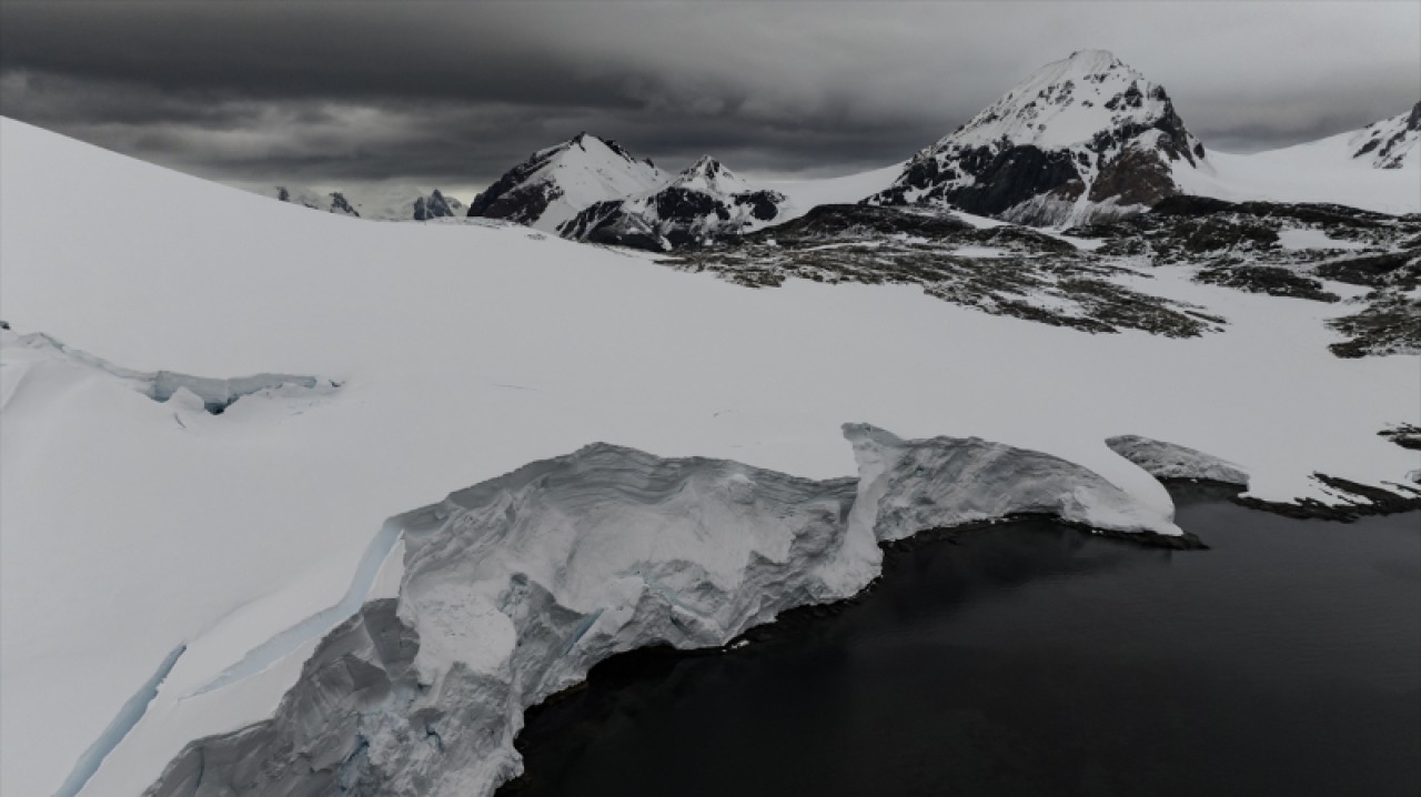 Türk bilim insanlarından yeni rapor: Antarktika'da Türkiye büyüklüğünde buz eridi 17
