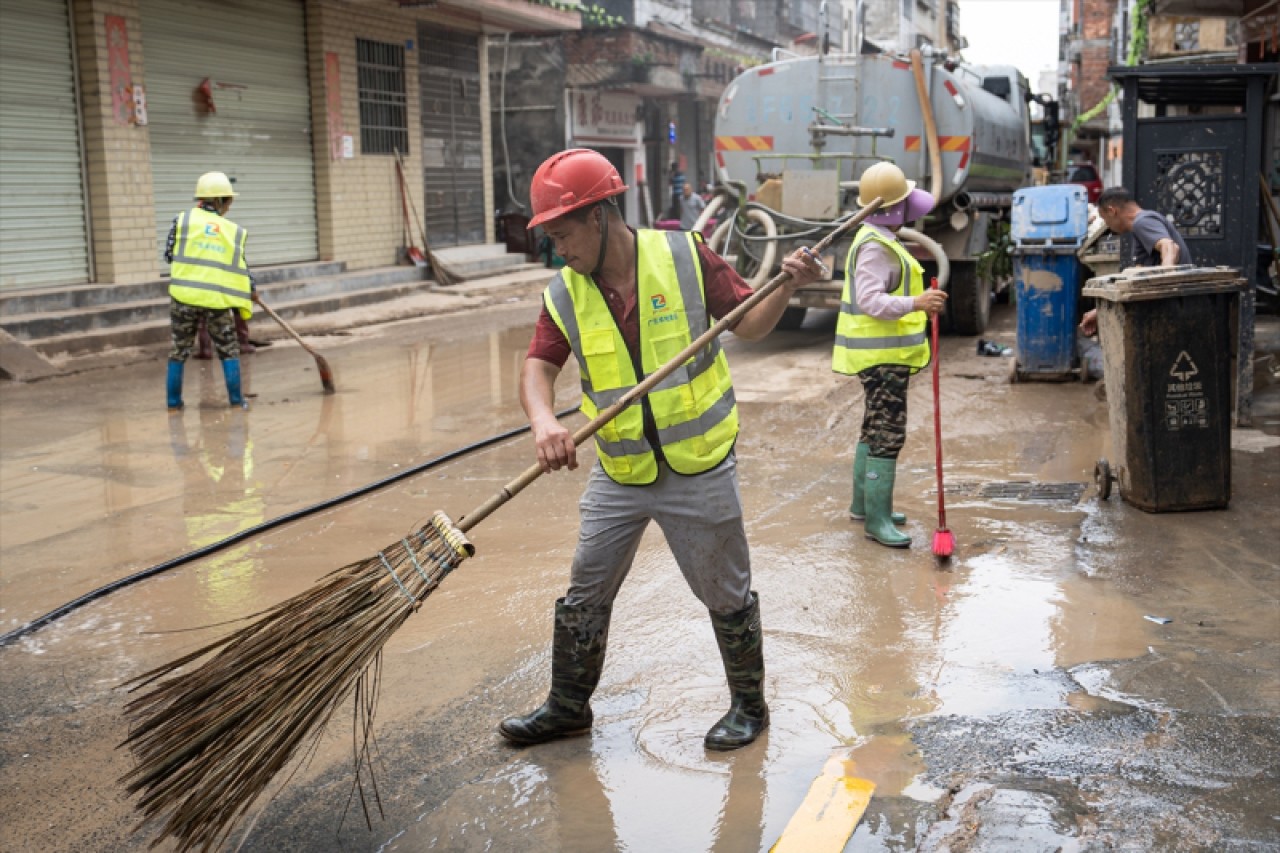 Çin'de yaşanan sele dönüşen şiddetli yağış Guangdong eyaletini vurdu 11