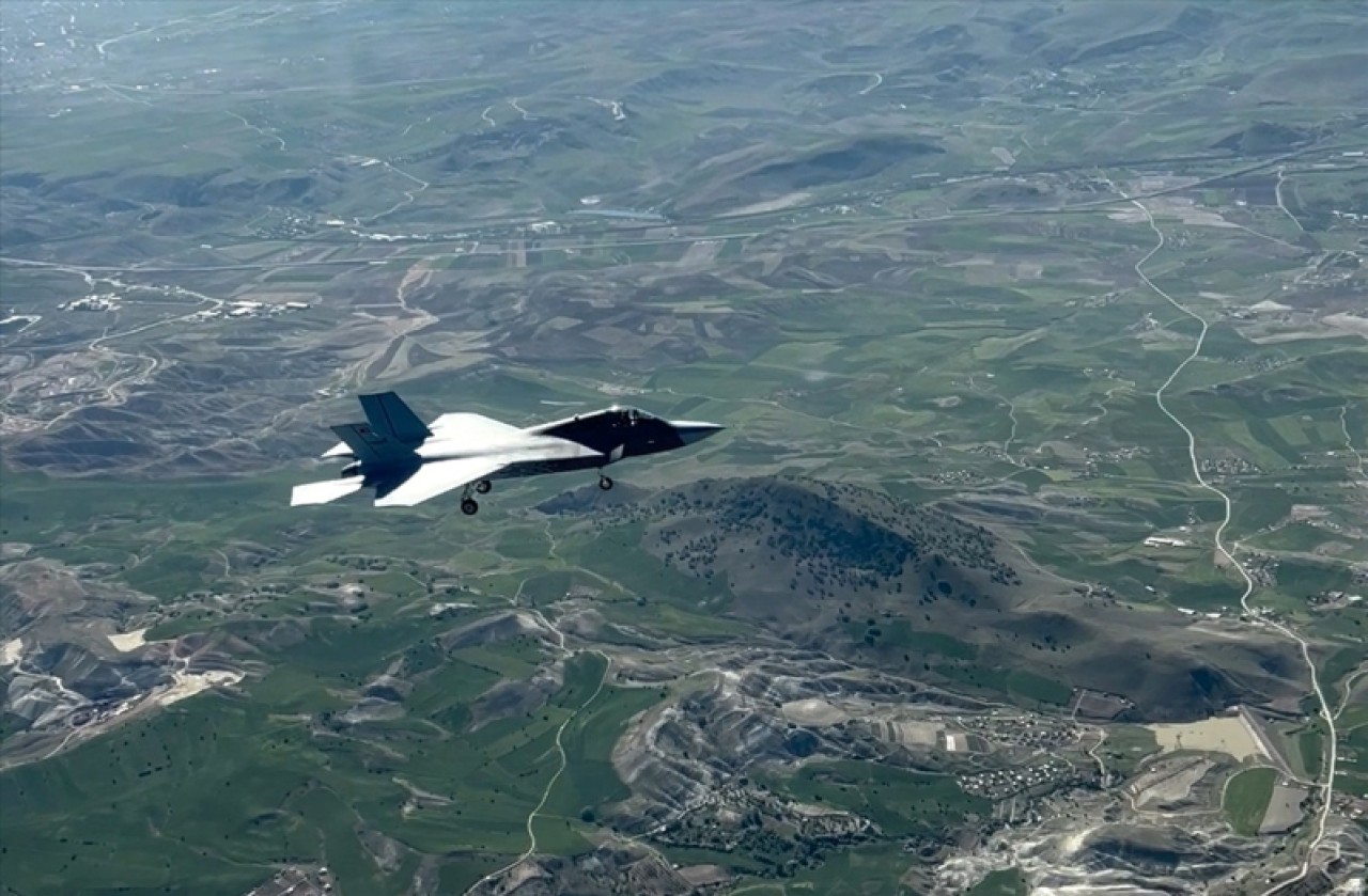 Milli muharip uçak KAAN, ikinci uçuşunu başarıyla tamamladı 16