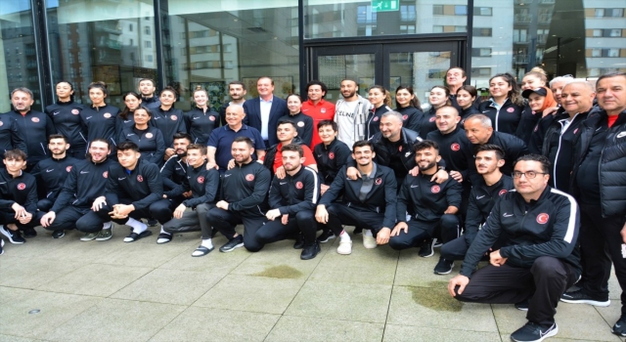 Cenk Tosun’dan Avrupa Şampiyonası’nda mücadele edecek milli tekvandoculara moral ziyareti