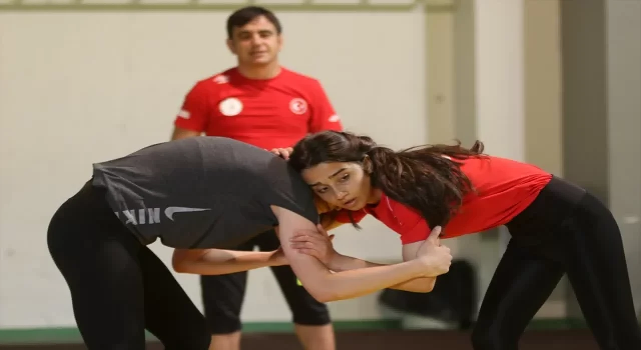 Dünya ikincisi liseli güreşçi Avrupa şampiyonluğuna odaklandı