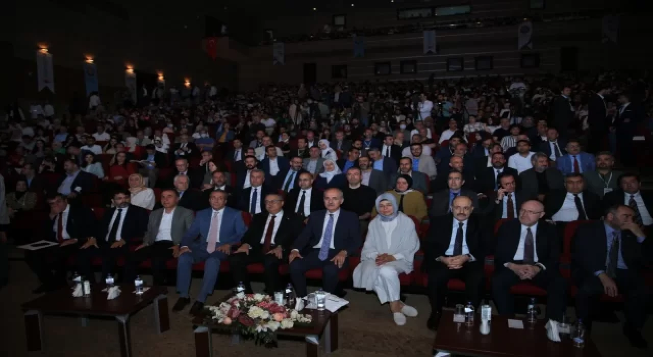 AK Parti’li Kurtulmuş, Diyarbakır’da ”Uluslararası Sezai Karakoç Sempozyumu”nda konuştu: