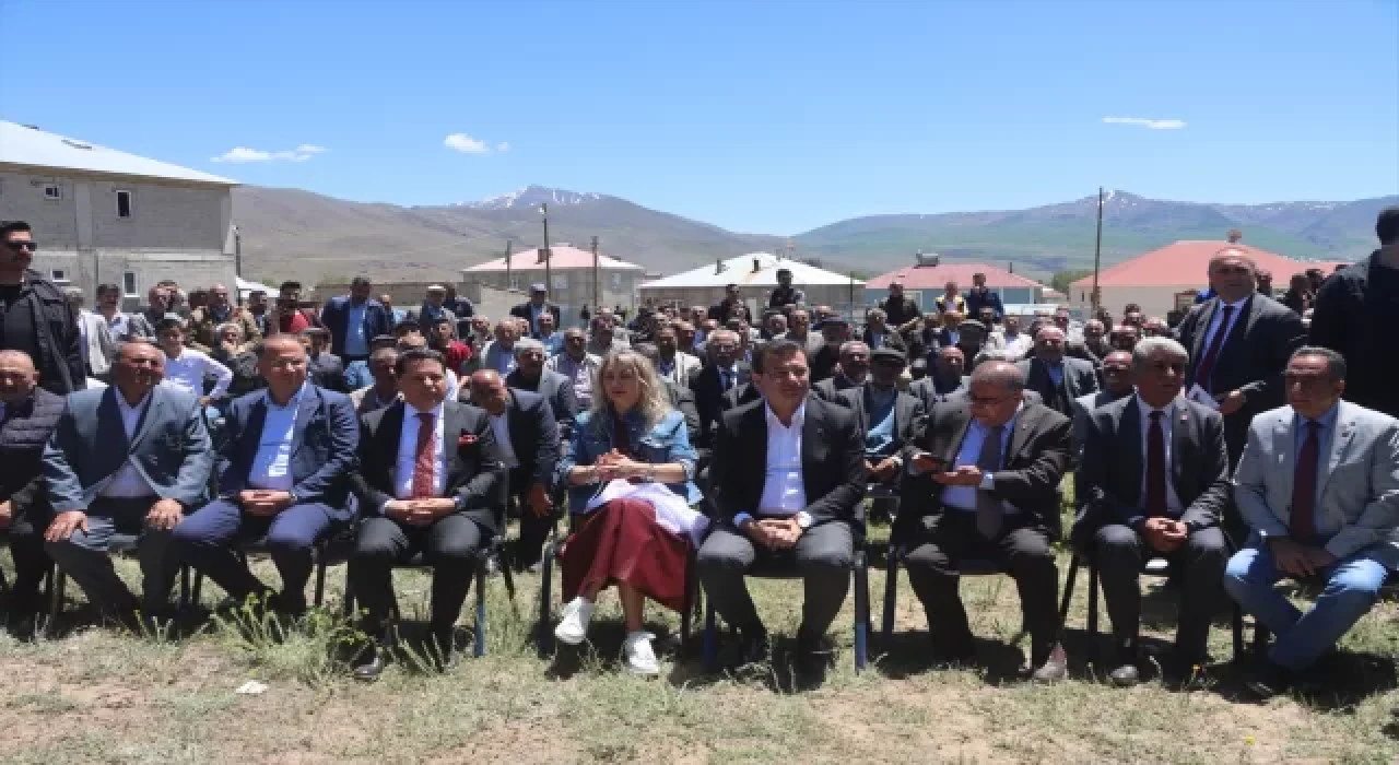 İBB Başkanı İmamoğlu, Van’da bir caminin temel atma törenine katıldı