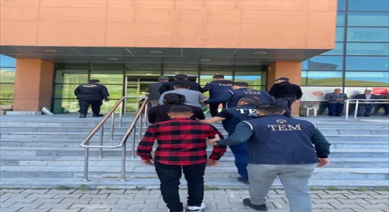 Bitlis merkezli 3 ildeki terör operasyonunda 4 kişi tutuklandı