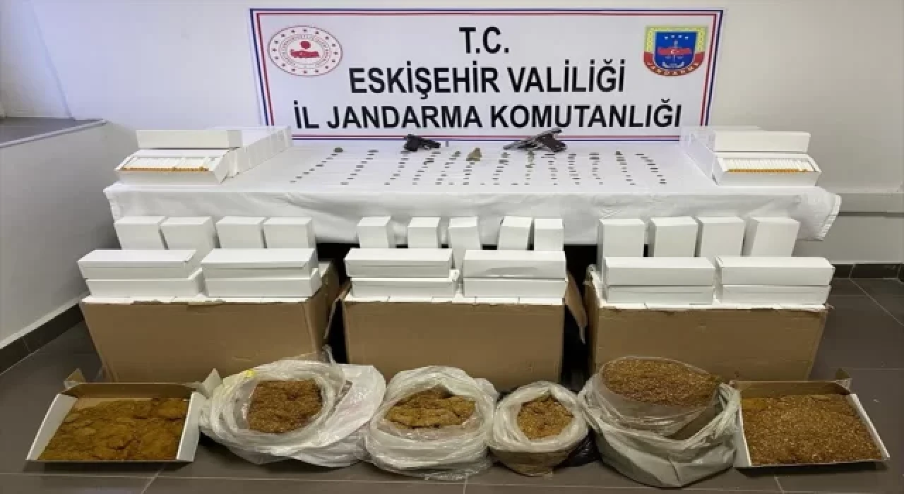 Eskişehir’de kaçak sigara operasyonunda tarihi eser ele geçirildi