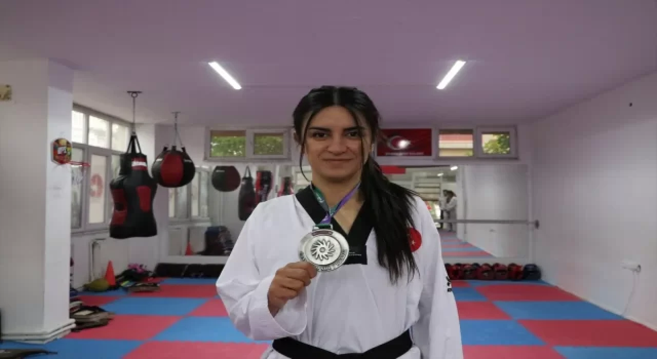 İşitme engelli sporcu, 25 yaşında başladığı tekvandoda olimpiyat madalyasına uzandı