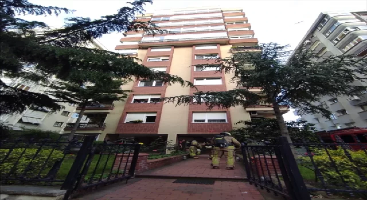 Kadıköy’de 11 katlı binanın çatısında çıkan yangın söndürüldü