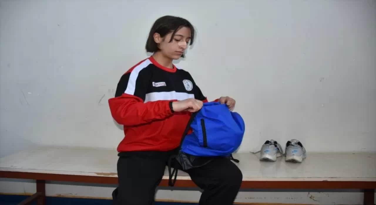 Hakkarili Nurgül 7 ay önce başladığı güreşte dünya üçüncüsü oldu