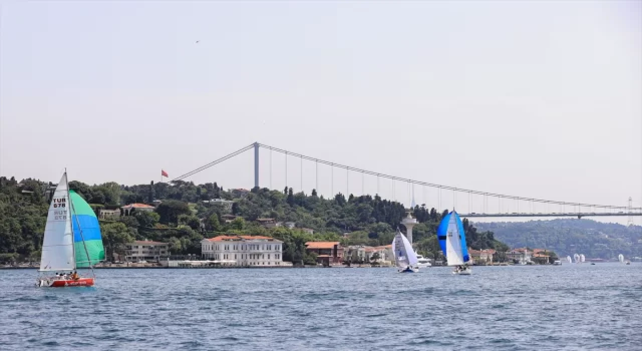 İstanbul’un fethi anısına İstanbul Boğazı’nda tekne ve bot yarışları yapıldı