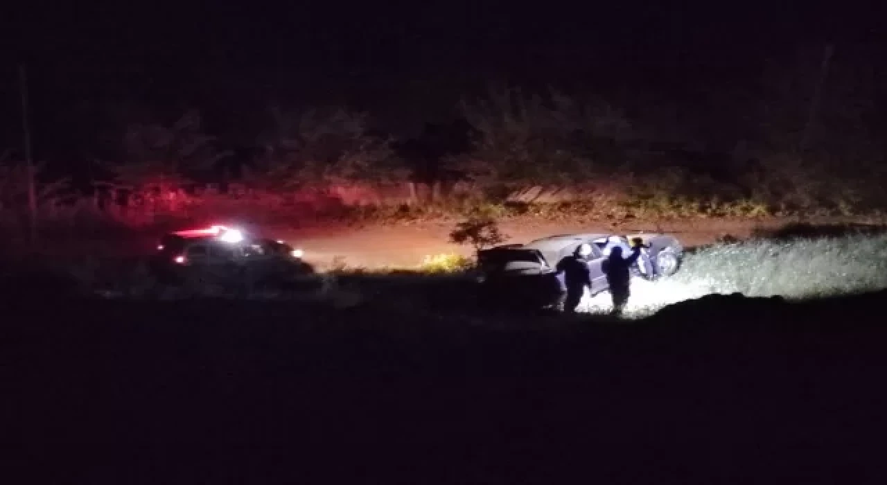 Malatya’da park halindeki otomobil şarampole devrildi