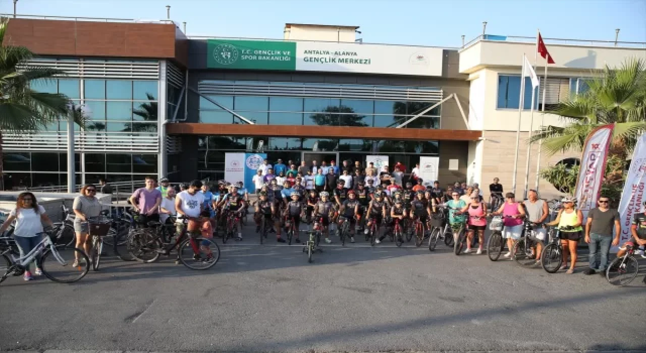 Dünya Bisiklet Günü dolayısıyla Alanya’da bisiklet turu düzenlendi