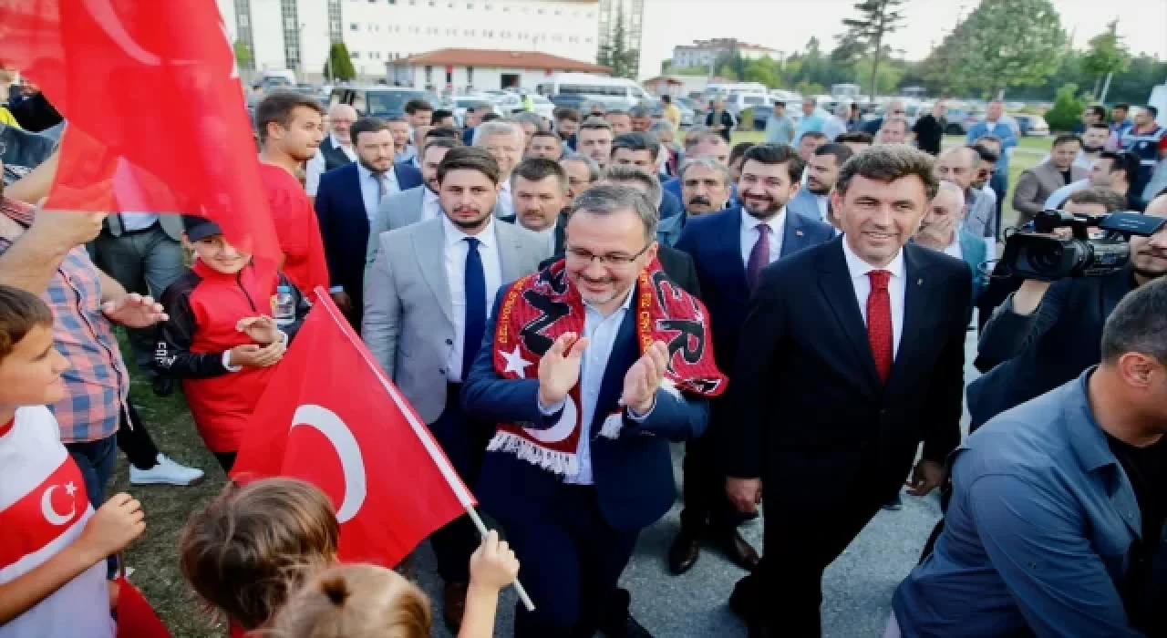 Bakan Kasapoğlu, Eskişehirspor Tesisleri’ni ziyaret etti: