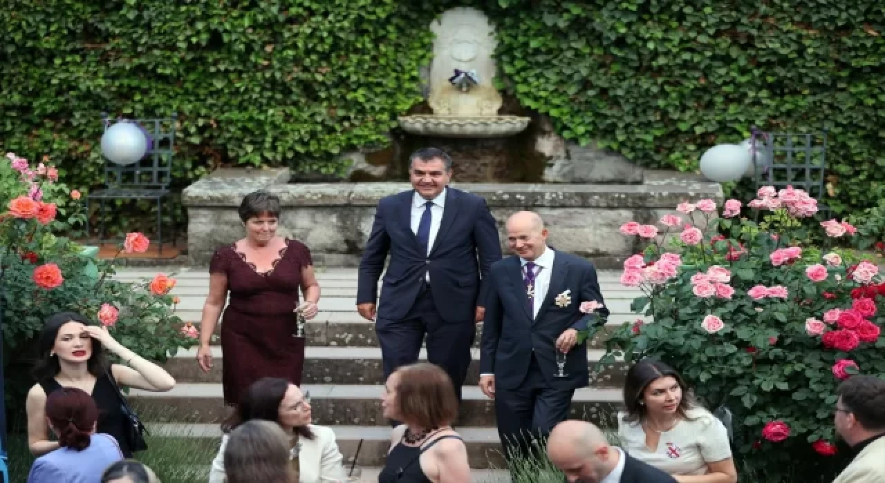 İngiltere Kraliçesi’nin 96. doğum günü ve tahttaki 70. yılı Ankara’da kutlandı