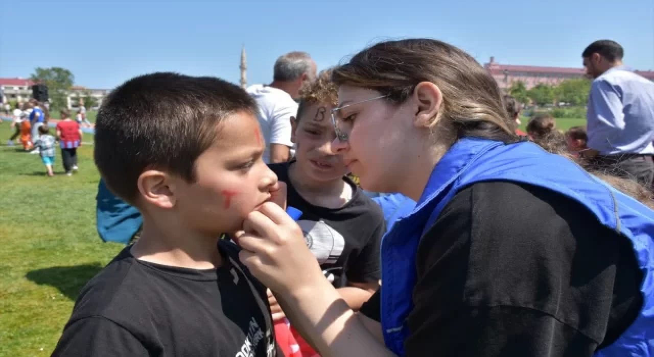 Trabzon’da öğrenciler ”Geleneksel Çocuk Şenliği”nde oyunlar oynadı