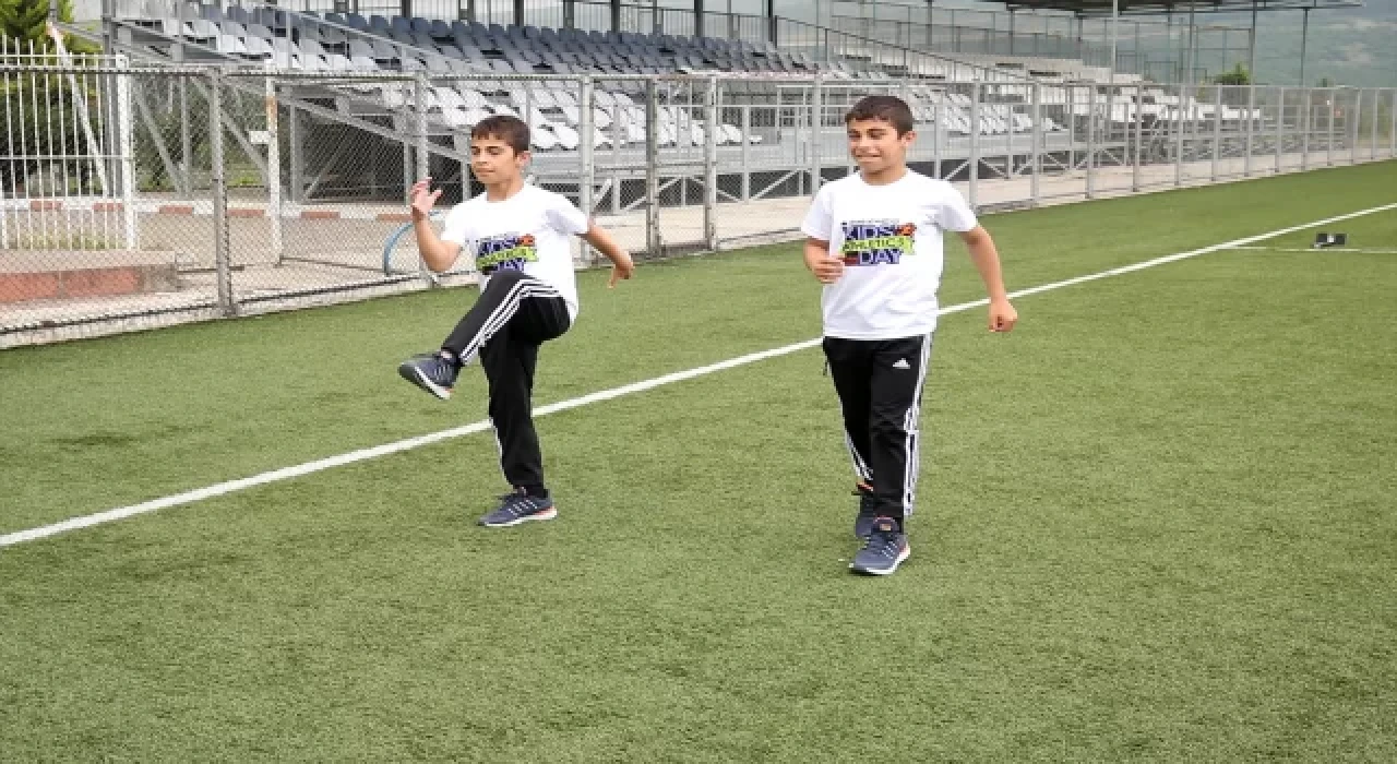 Piste çıktıklarında rakip olan ikizler atletizmde başarıya koşmak istiyor