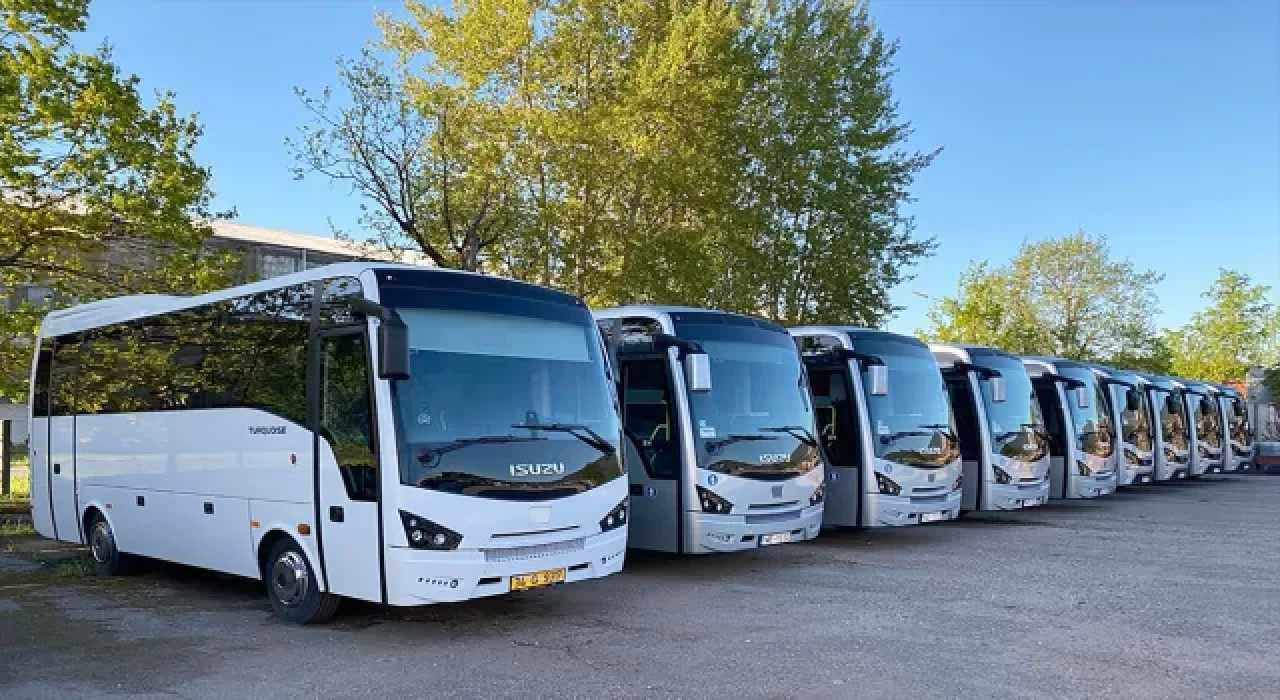 Anadolu Isuzu’dan Letonya’ya 21 Grand Toro ve Turkuaz midibüs teslimatı