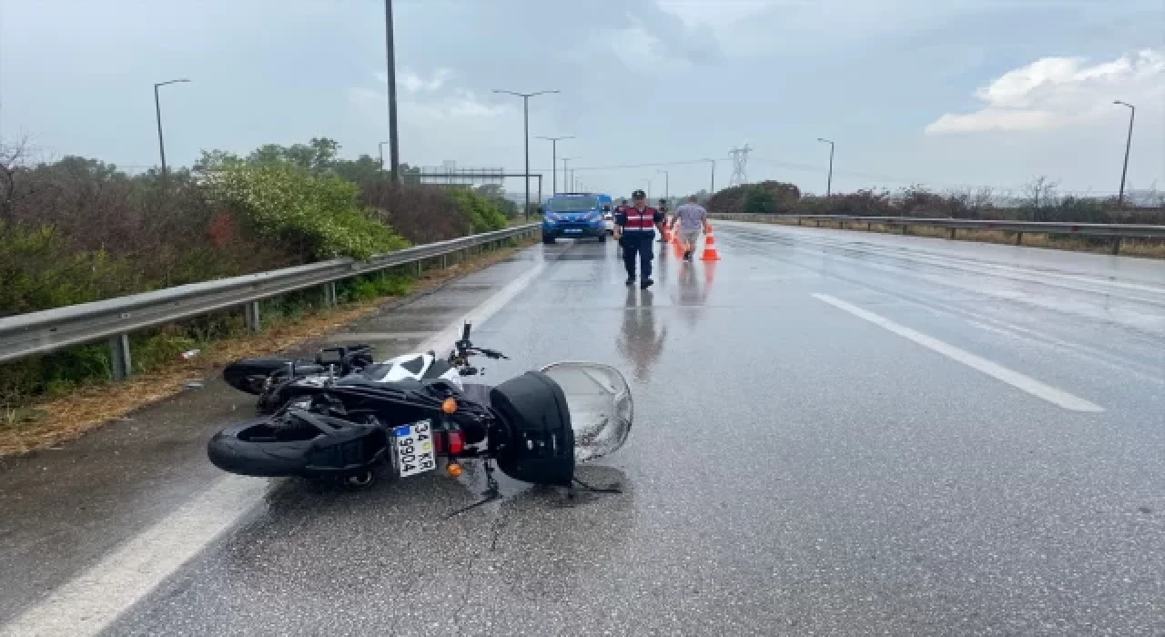Adana’da bariyere çarpan motosikletteki 1 kişi öldü, 1 kişi yaralandı