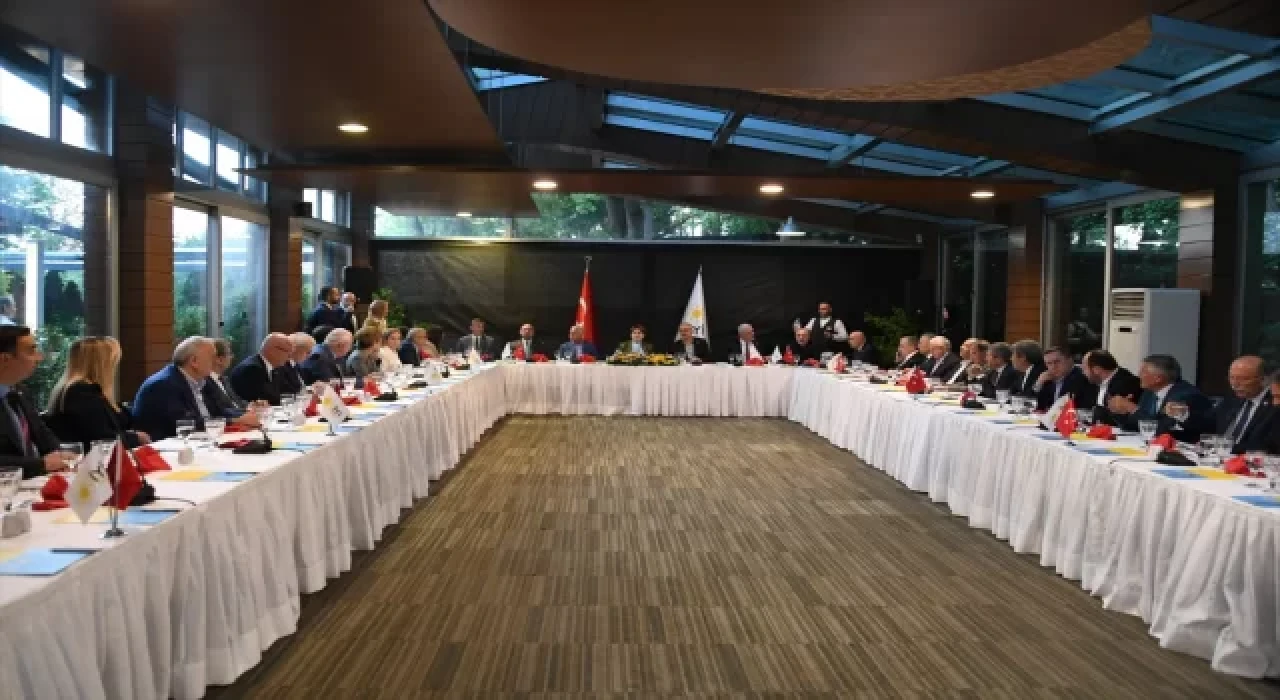 Akşener, partisinin milletvekilleri ve Başkanlık Divanı üyeleriyle bir araya geldi