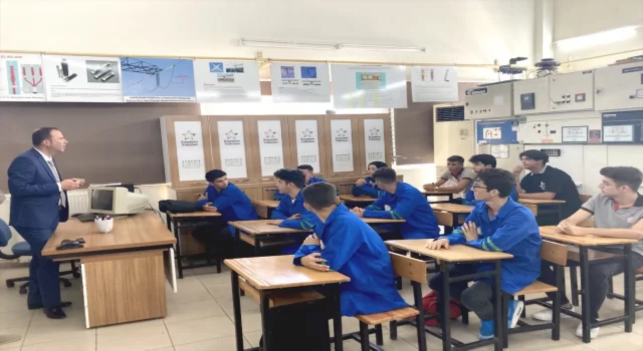 Enerjinin Yıldızları Projesi’nde lise öğrencilerine hidroelektrik santralinde uygulamalı eğitim