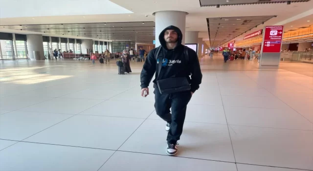 Doğucan Haspolat ile Jens Stryger Larsen, Trabzonspor için İstanbul’da