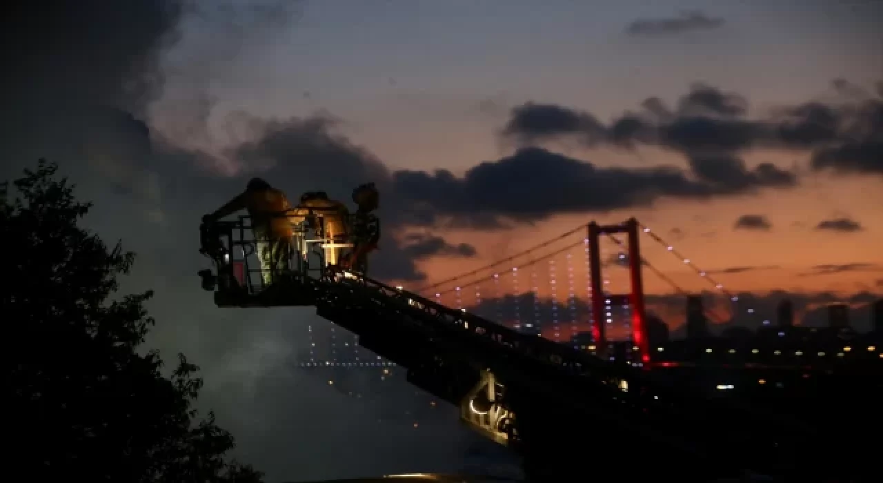 Üsküdar’daki ahşap binada çıkan yangın söndürüldü