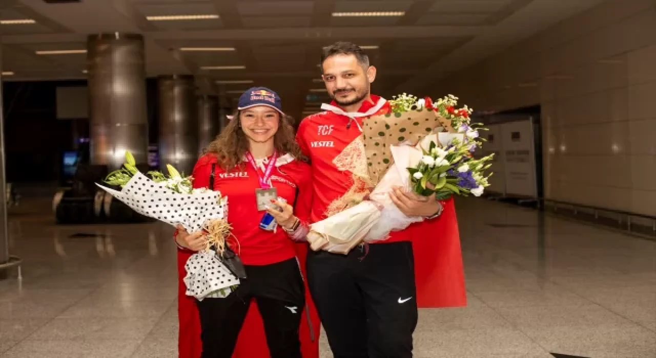 Aerobik cimnastikte dünya ikincisi Ayşe Begüm Onbaşı, Türkiye’ye döndü