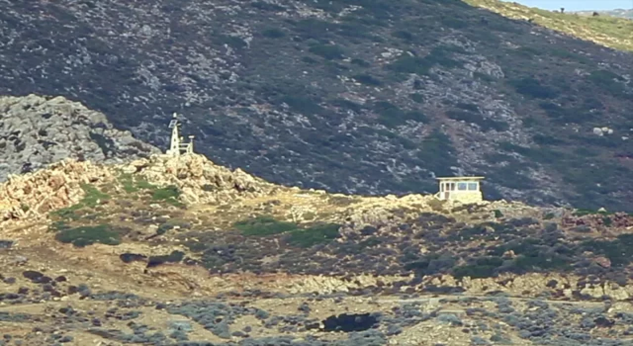 Keçi Adası’ndaki Yunan askerleri ve adaya yerleştirilen ağır silahlar görüntülendi