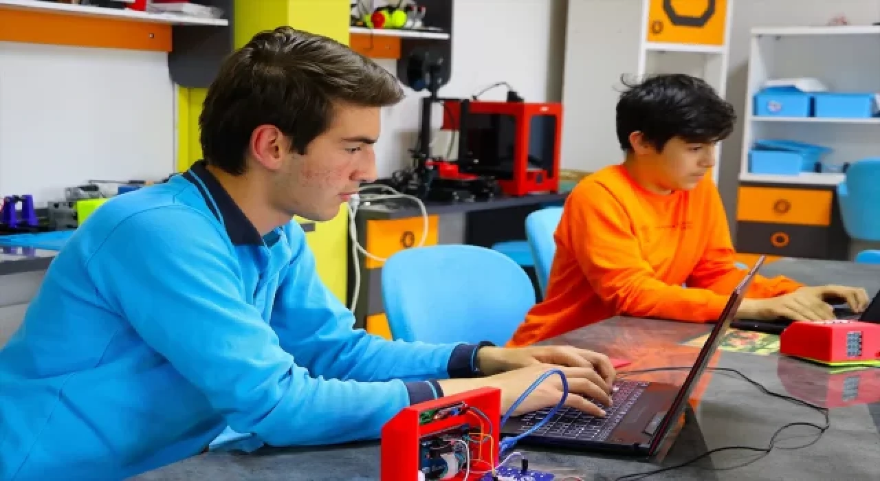 Bilim Sanat Merkezi öğrencisi, engelli öğrenciler için uzaktan takip cihazı tasarladı