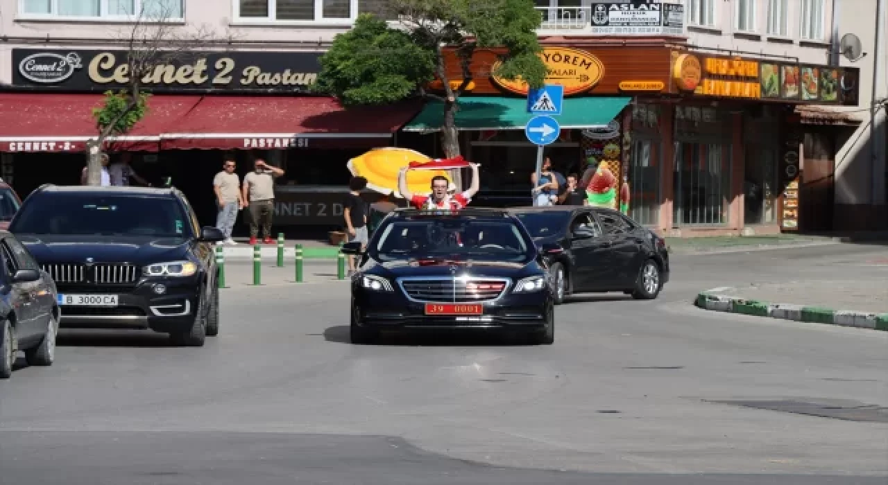 Dünya üçüncüsü down sendromlu milli sporcu törenle karşılandı