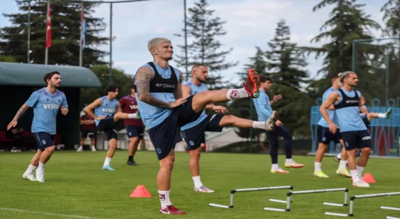 Trabzonspor’da yeni sezon hazırlıkları akşam antrenmanıyla devam etti