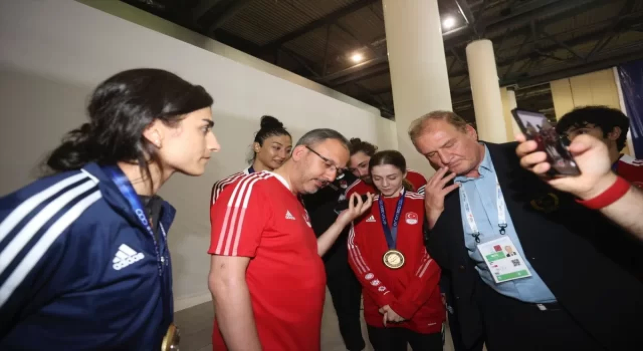 Cumhurbaşkanı Erdoğan, Akdeniz Oyunları’nda mücadele eden tekvandocularla telefonda görüştü: