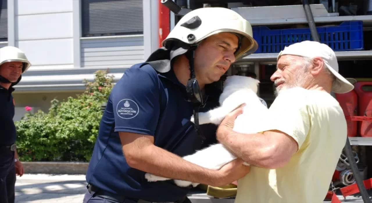 Maltepe’de 4 katlı binada çıkan yangın söndürüldü