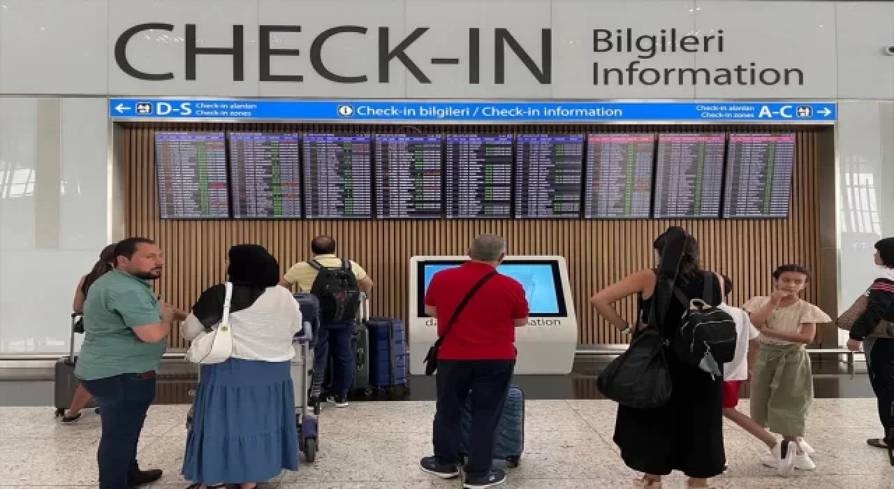 İstanbul’daki havalimanlarında Kurban Bayramı yoğunluğu yaşanıyor