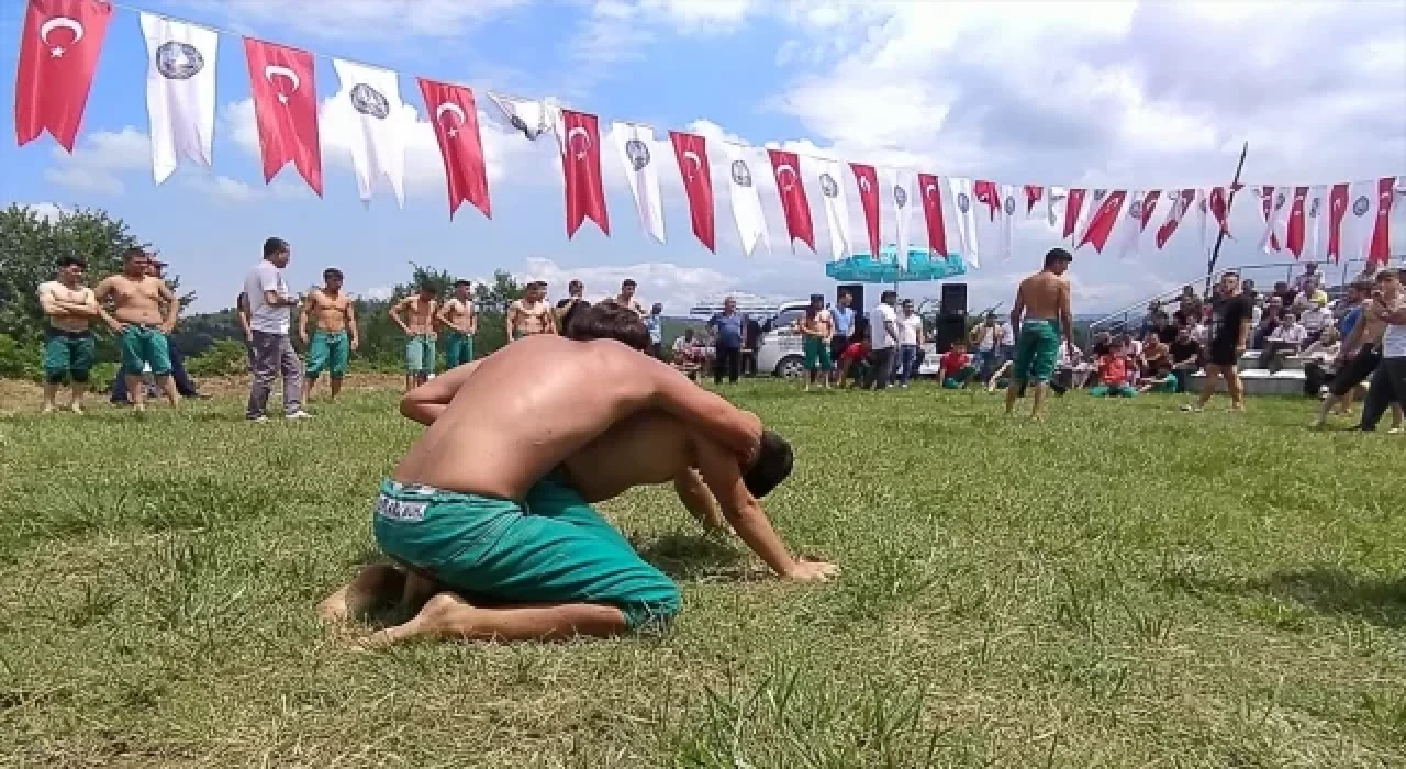 Geleneksel Beyören Köyü Karakucak Bayram Güreşleri’nde Ahmet Faruk Uğur başpehlivan oldu