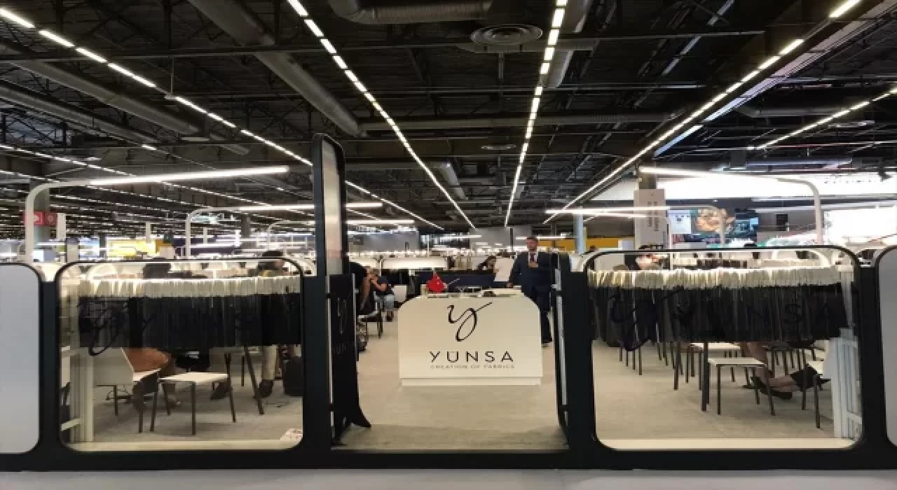 Yünsa sonbaharkış 20232024 koleksiyonunu Paris’te tanıttı