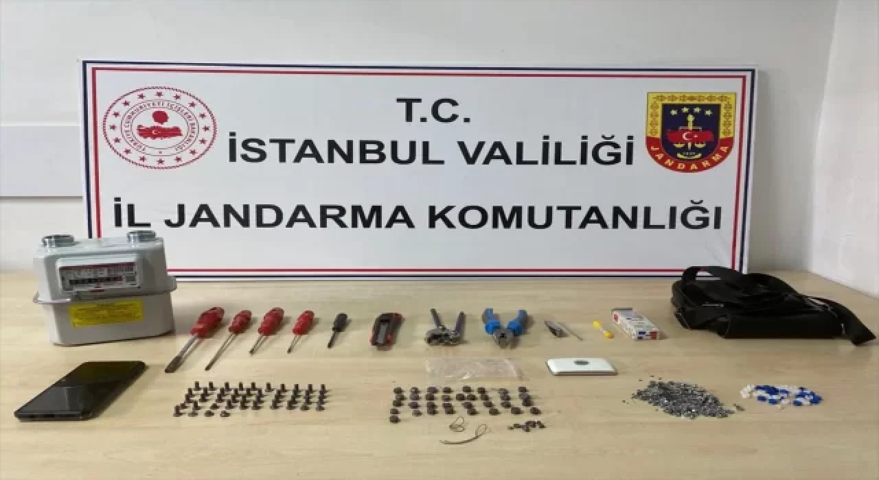 İstanbul’da sayaçlara müdahale ederek kamuyu zarara uğrattıkları iddiasıyla 2 zanlı yakalandı